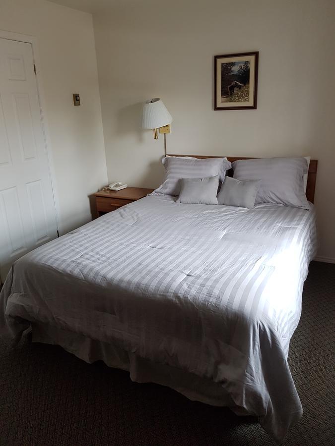 Covered Bridge Inn & Suites Sussex Esterno foto