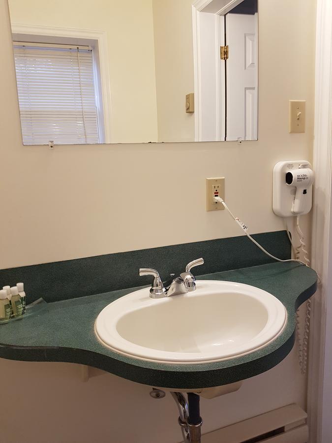 Covered Bridge Inn & Suites Sussex Esterno foto