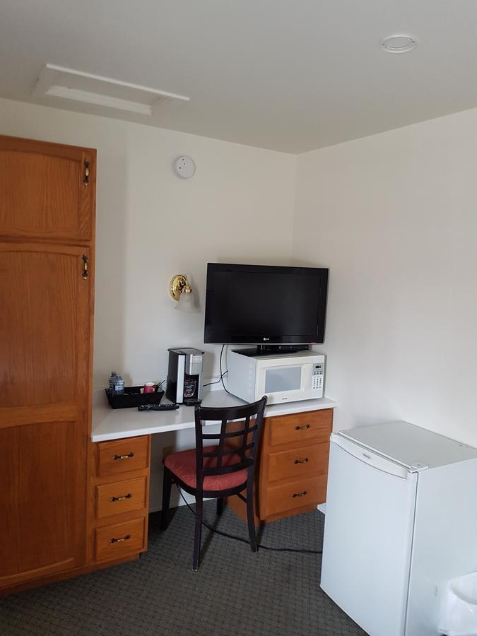 Covered Bridge Inn & Suites Sussex Esterno foto